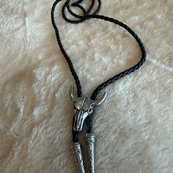 Western Bull Skull Bolo Tie in Black and Silver - Picture 3 of 4